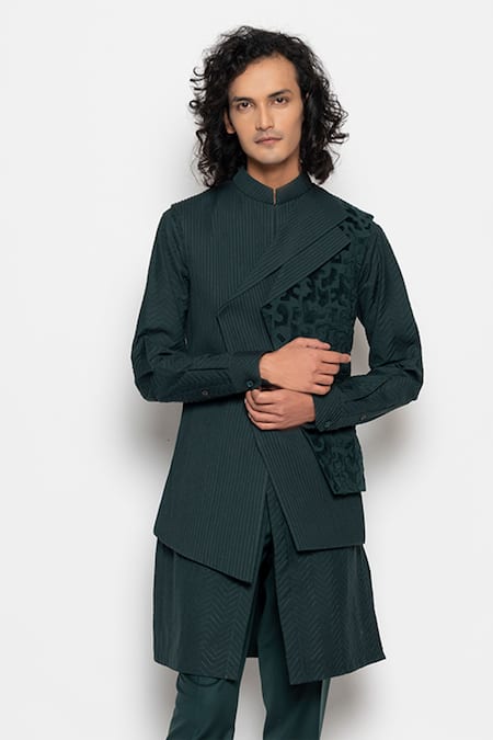 Amaare Embroidered Bundi & Kurta Set 