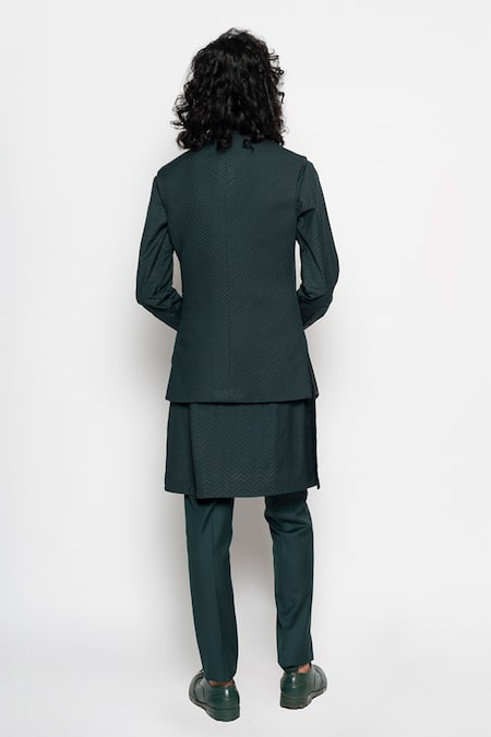 Amaare Embroidered Bundi & Kurta Set 