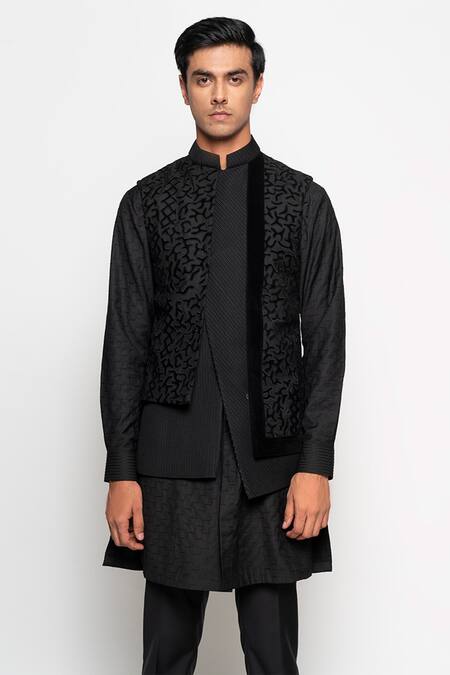 Buy Amaare Black Wool Bend Embroidered Bundi And Kurta Set Online at Aza Fashions Buy_Amaare_Black Wool Bend Embroidered Bundi And Kurta Set _Online_at_Aza_Fashions