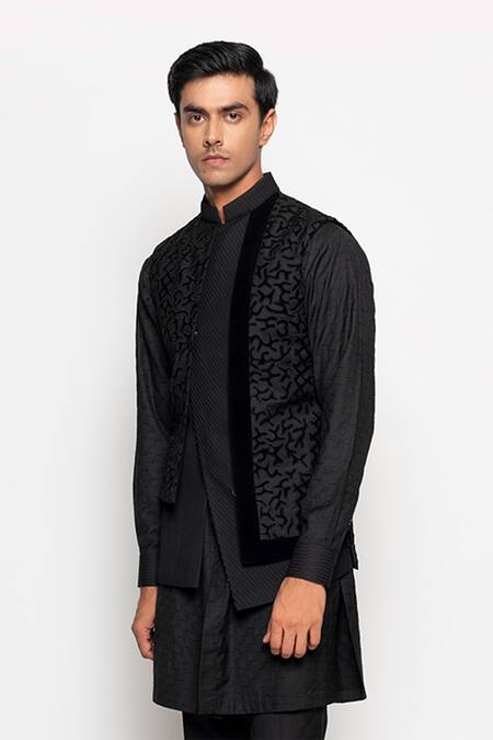 Shop Amaare Black Wool Bend Embroidered Bundi And Kurta Set Online at Aza Fashions Shop_Amaare_Black Wool Bend Embroidered Bundi And Kurta Set _Online_at_Aza_Fashions