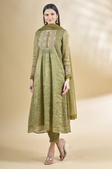 Neha Khullar Embroidered Chanderi Kurta Set 