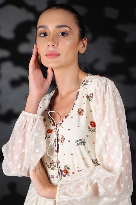 Nikasha_White Handwoven Cotton Jamdani V Neck Dress _Online_at_Aza_Fashions