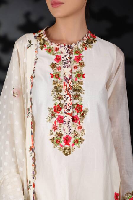 Shop_Nikasha_White Handwoven Cotton Jamdani Round Kurta Set _Online_at_Aza_Fashions