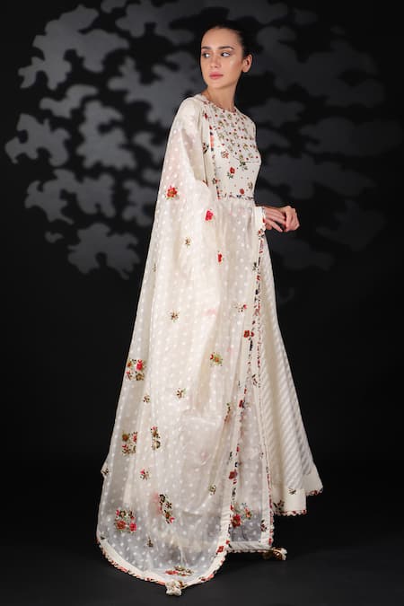 Nikasha_White Handwoven Cotton Jamdani Round Printed Anarkali Set _Online_at_Aza_Fashions