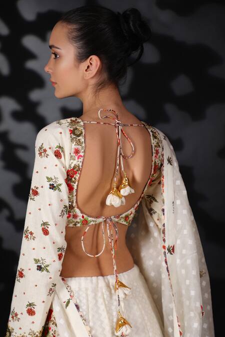 Shop_Nikasha_White Handwoven Cotton Jamdani V Neck Lehenga Set _Online_at_Aza_Fashions