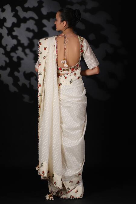 Shop_Nikasha_White Handwoven Cotton Jamdani Round Saree With Blouse _at_Aza_Fashions