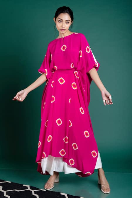 Nupur Kanoi Printed Kaftan Kurta & Lungi Set 