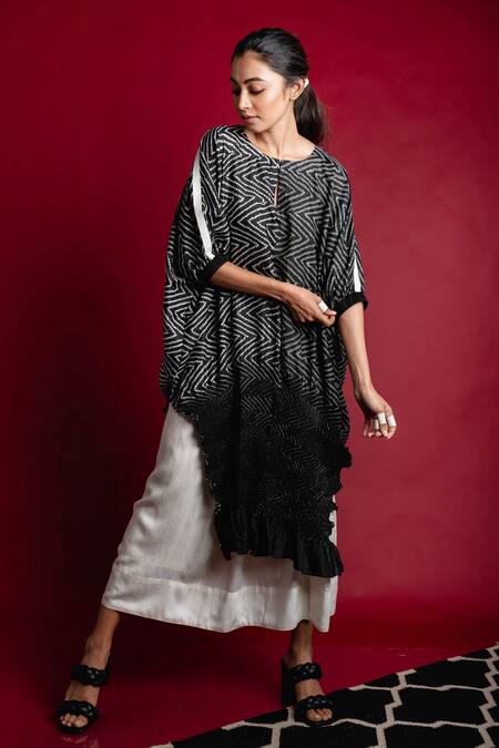 Nupur Kanoi_Black Silk Print Bandhani Notched Kurta And Lungi Set _Online_at_Aza_Fashions