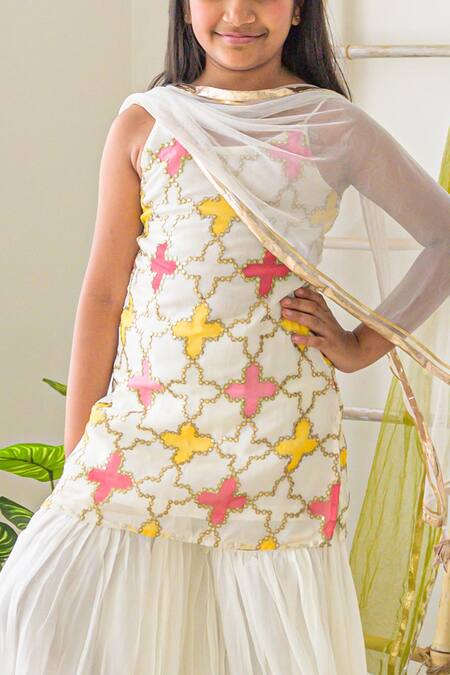 Fairies Forever_White Georgette Embroidery, Gota Patti Kurta Set With Dupatta_Online_at_Aza_Fashions