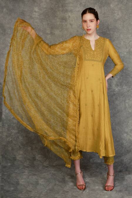 Buy Neha Khullar Green Organza, Chanderi Silk Dori Work Round Notched Embroidered Kurta Set Online at Aza Fashions Buy_Neha Khullar_Green Organza, Chanderi Silk Dori Work Round Notched Embroidered Kurta Set _Online_at_Aza_Fashions