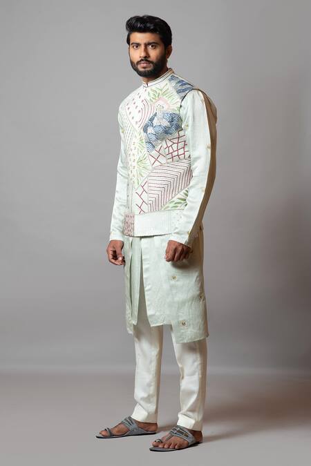 PAARSH Green Cotton, Linen Satin Cutdana The Water Iris Embroidered Bundi Kurta Set Online at Aza Fashions PAARSH_Green Cotton, Linen Satin Cutdana The Water Iris Embroidered Bundi Kurta Set _Online_at_Aza_Fashions