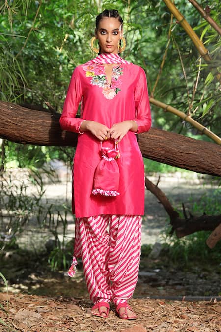 Nikasha Chanderi Kurta Set 