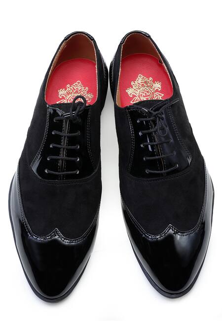 Shop Kora By Nilesh Mitesh Black Plain Handcrafted Shoes at Aza Fashions Shop_Kora By Nilesh Mitesh_Black Plain Handcrafted Shoes_at_Aza_Fashions