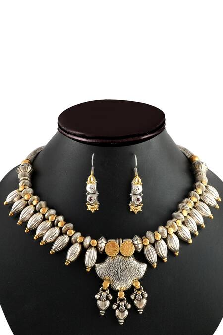 Noor_Gold Plated Floral Carved Necklace Set_Online_at_Aza_Fashions