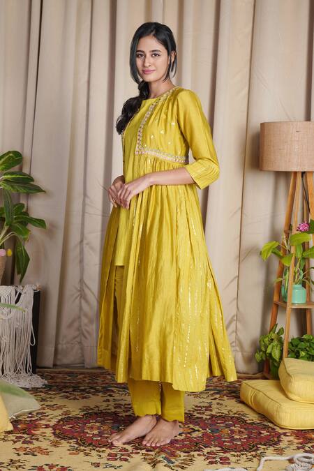 Label NE'Chi_Green Lurex, Chanderi Silk Round Embroidered Jacket And Kurta Set_Online_at_Aza_Fashions