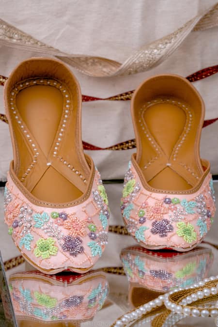 NR BY NIDHI RATHI Floral Embroidered Juttis 