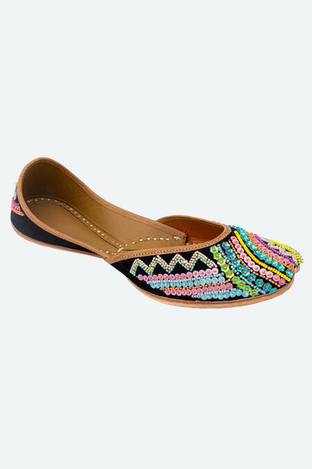 NR By Nidhi Rathi Black Embroidered Hand Juttis Online at Aza Fashions NR By Nidhi Rathi_Black Embroidered Hand Juttis_Online_at_Aza_Fashions