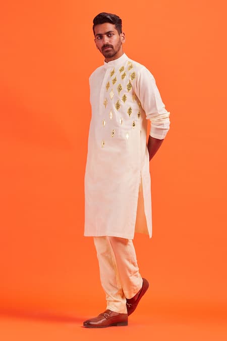 Diyarajvvir Cotton Silk Embroidered Kurta 
