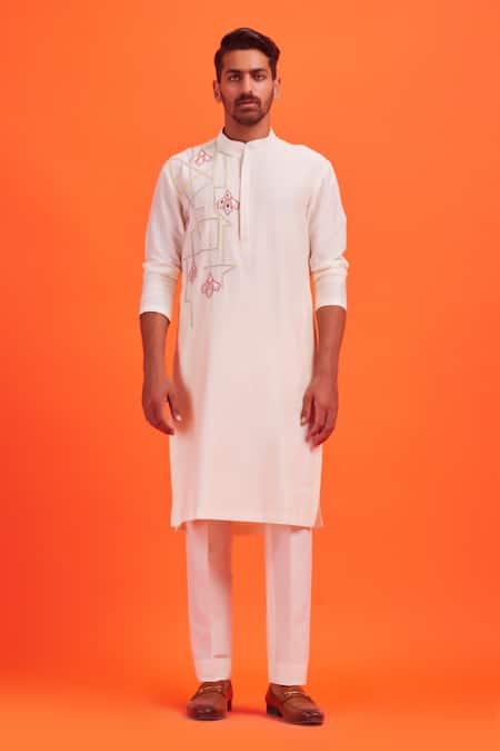 Diyarajvvir Cotton Silk Embroidered Kurta 
