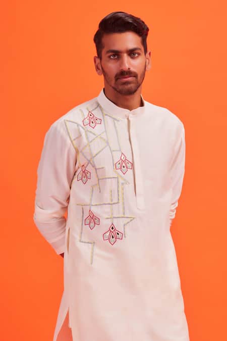 Diyarajvvir Cotton Silk Embroidered Kurta 