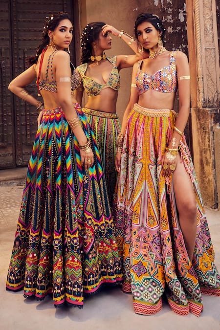 Diyarajvvir_Yellow Raw Silk Lining Shantoon And Mull Embroidered Blouse & Lehenga Set _Online_at_Aza_Fashions