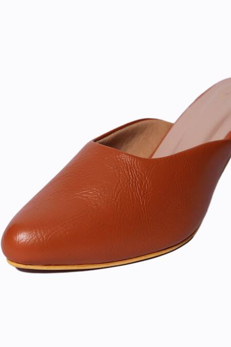 NR By Nidhi Rathi_Brown Plain Leather Block Mules_at_Aza_Fashions