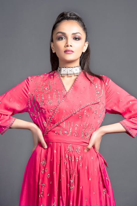 Neha & Tarun Peach Modal Satin Cotton V Neck Embroidered Asymmetric Angrakha Set at Aza Fashions Neha & Tarun_Peach Modal Satin Cotton V Neck Embroidered Asymmetric Angrakha Set _at_Aza_Fashions