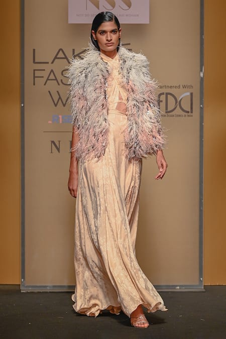 Not So Serious By Pallavi Mohan Floret Jacquard Gown With Boa Jacket 