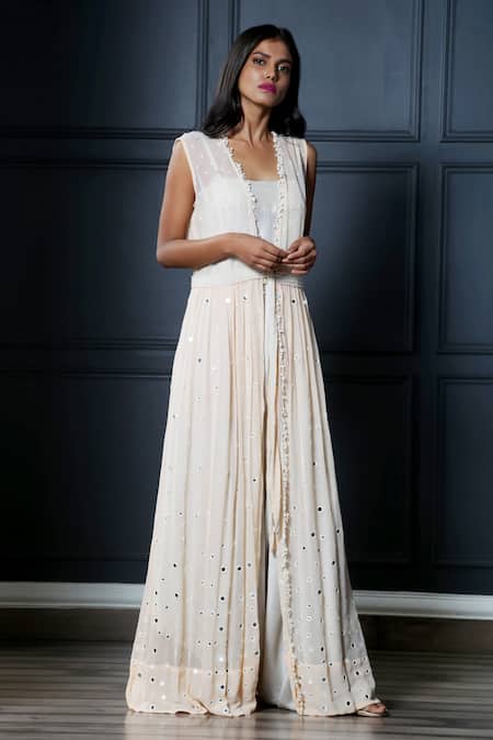 Nandita Thirani White Georgette Jumpsuit Square Cape V Neck Draped With Online at Aza Fashions Nandita Thirani_White Georgette Jumpsuit Square Cape V Neck Draped With _Online_at_Aza_Fashions