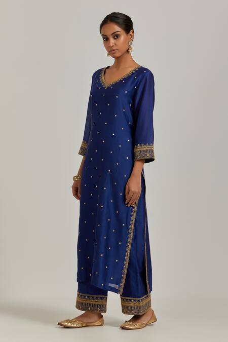 Buy_Ikshita Choudhary_Blue Chanderi Silk Floral, Sequin V Neck Kurta Set_Online_at_Aza_Fashions