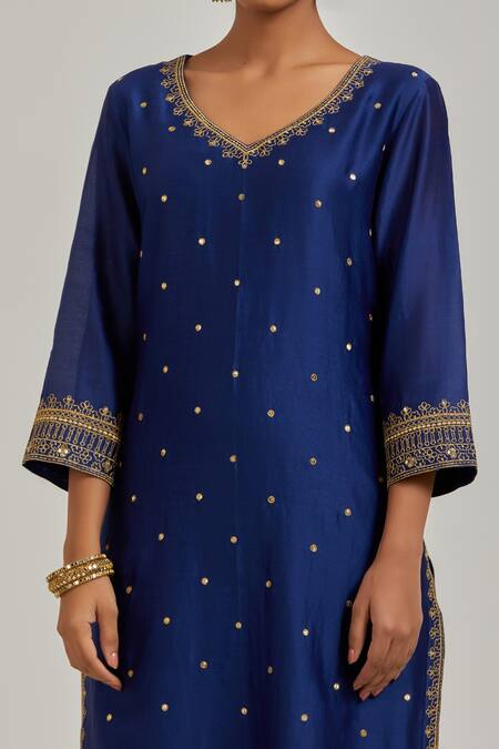 Shop_Ikshita Choudhary_Blue Chanderi Silk Floral, Sequin V Neck Kurta Set_Online_at_Aza_Fashions