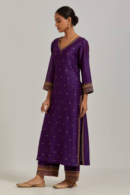 Buy_Ikshita Choudhary_Purple Chanderi Silk Floral, Sequin V Neck Kurta Set_Online_at_Aza_Fashions