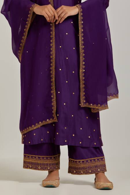 Ikshita Choudhary_Purple Chanderi Silk Floral, Sequin V Neck Kurta Set_at_Aza_Fashions