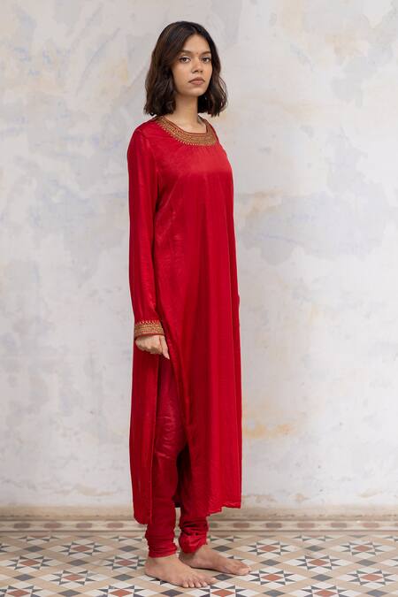 Nirjara_Red Churidar - Tussar , Kurta - Mashru Marodi Round Zeenat Set _Online_at_Aza_Fashions