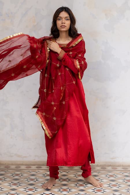 Nirjara Red Organza Silk Aari Embroidery, Tikki, Zardosi Hamida Jaal Dupatta Online at Aza Fashions Nirjara_Red Organza Silk Aari Embroidery, Tikki, Zardosi Hamida Jaal Dupatta _Online_at_Aza_Fashions