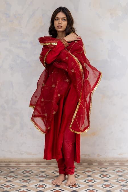 Buy Nirjara Red Organza Silk Aari Embroidery, Tikki, Zardosi Hamida Jaal Dupatta Online at Aza Fashions Buy_Nirjara_Red Organza Silk Aari Embroidery, Tikki, Zardosi Hamida Jaal Dupatta _Online_at_Aza_Fashions