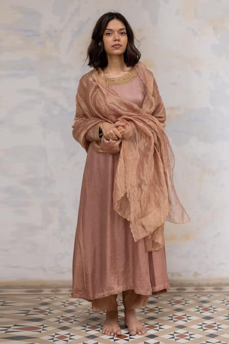 Nirjara Pink Handwoven Silk Tissue Pita Sajida Dupatta