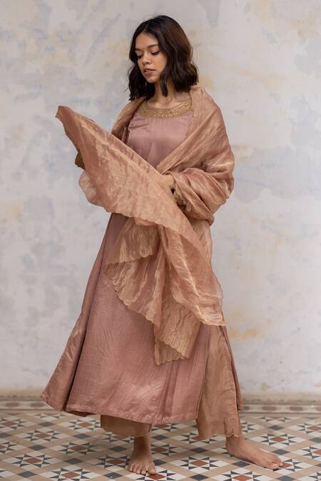 Nirjara_Pink Handwoven Silk Tissue Pita Sajida Dupatta _Online_at_Aza_Fashions