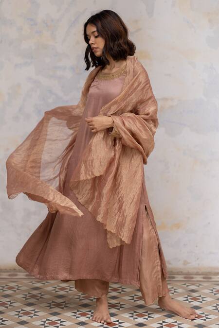 Buy_Nirjara_Pink Handwoven Silk Tissue Pita Sajida Dupatta _Online_at_Aza_Fashions