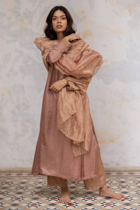 Shop_Nirjara_Pink Handwoven Silk Tissue Pita Sajida Dupatta _Online_at_Aza_Fashions