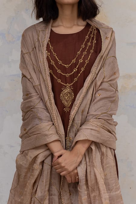 Nirjara Beige Tissue Silk Aari Embroidery, Tikki Aisha Jaal Dupatta at Aza Fashions Nirjara_Beige Tissue Silk Aari Embroidery, Tikki Aisha Jaal Dupatta _at_Aza_Fashions