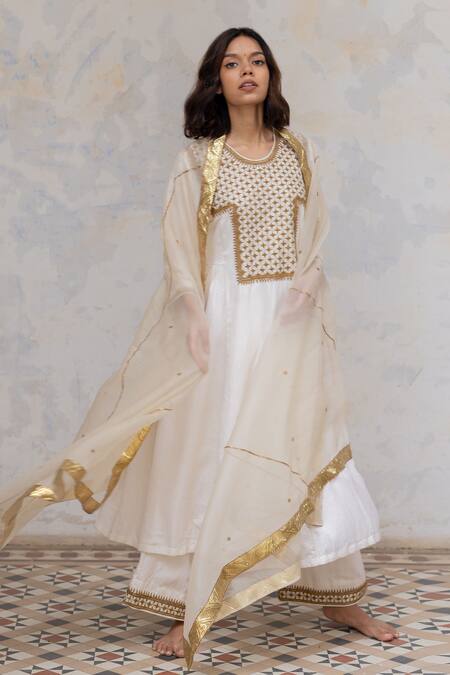 Nirjara White Organza Silk Aari Embroidery, Pita Dilraz Dupatta Online at Aza Fashions Nirjara_White Organza Silk Aari Embroidery, Pita Dilraz Dupatta _Online_at_Aza_Fashions