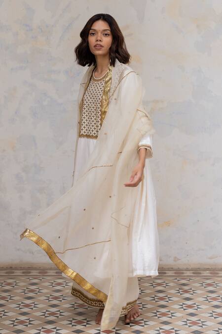 Shop Nirjara White Organza Silk Aari Embroidery, Pita Dilraz Dupatta Online at Aza Fashions Shop_Nirjara_White Organza Silk Aari Embroidery, Pita Dilraz Dupatta _Online_at_Aza_Fashions
