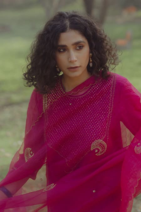 Buy_Nirjara_Pink Organza Silk Aari Work, Nakshi Peeta Chand Embroidered Dupatta_Online_at_Aza_Fashions