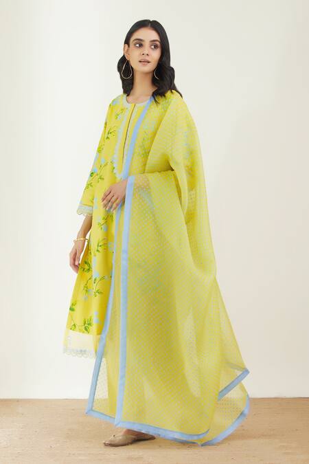Buy Label Earthen Yellow Cotton Mul Dupatta Organza Silk Round Printed Kurta And Pant Set Online at Aza Fashions Buy_Label Earthen_Yellow Cotton Mul Dupatta Organza Silk Round Printed Kurta And Pant Set _Online_at_Aza_Fashions