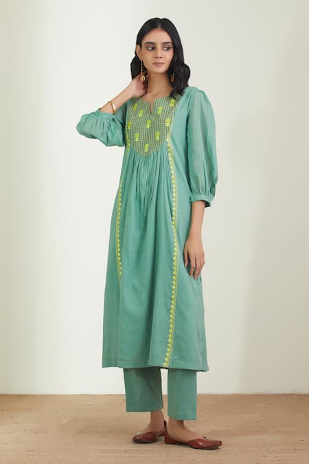 Shop_Label Earthen_Green Cotton Mul Notched Printed Kurta With Pant _Online_at_Aza_Fashions