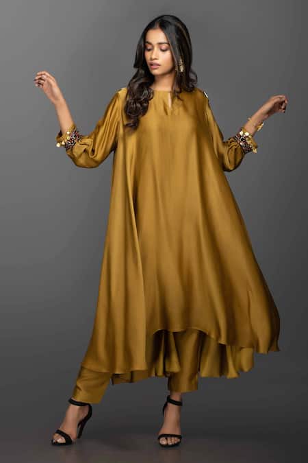 PRAHNAAYA Embroidered Kurta & Pant Set 