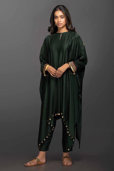 PRAHNAAYA Embroidered Kurta & Pant Set 