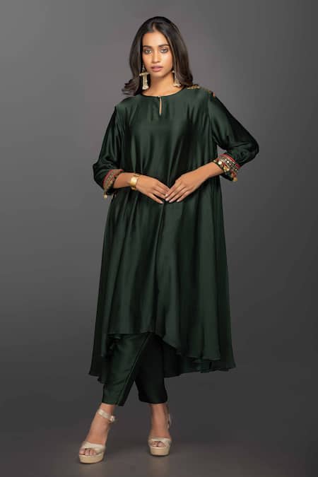 PRAHNAAYA Embroidered Kurta & Pant Set 