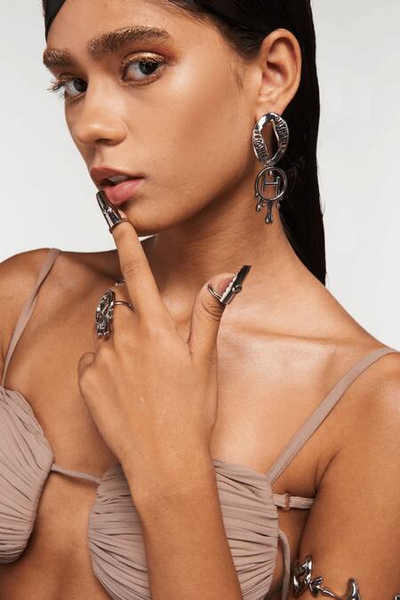 Buy_Outhouse_Silver Plated Oh Monogram Drip Ring_Online_at_Aza_Fashions